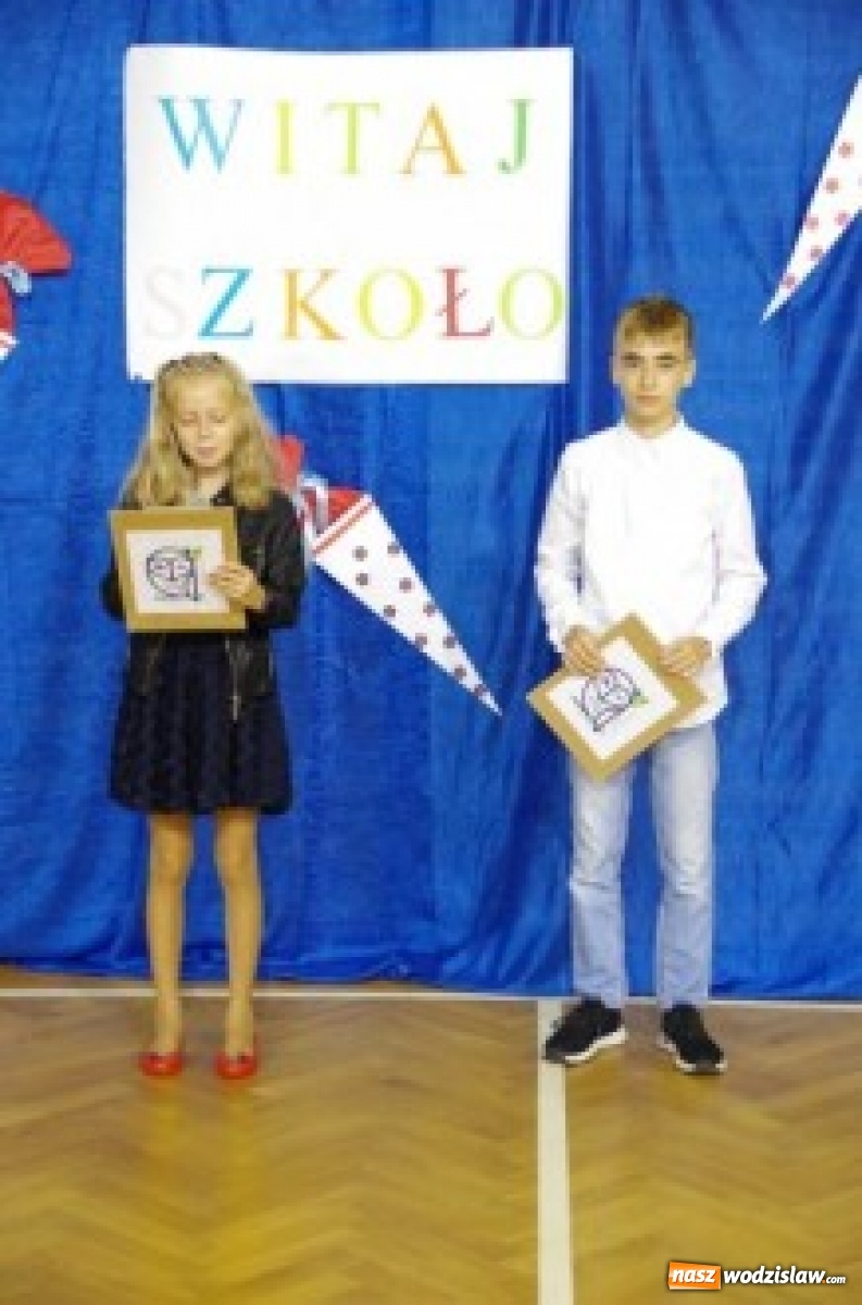 Zdjęcie w galerii na portalu naszwodzislaw.com: Pszowscy uczniowie wrócili do szkół wiadomości z regionu