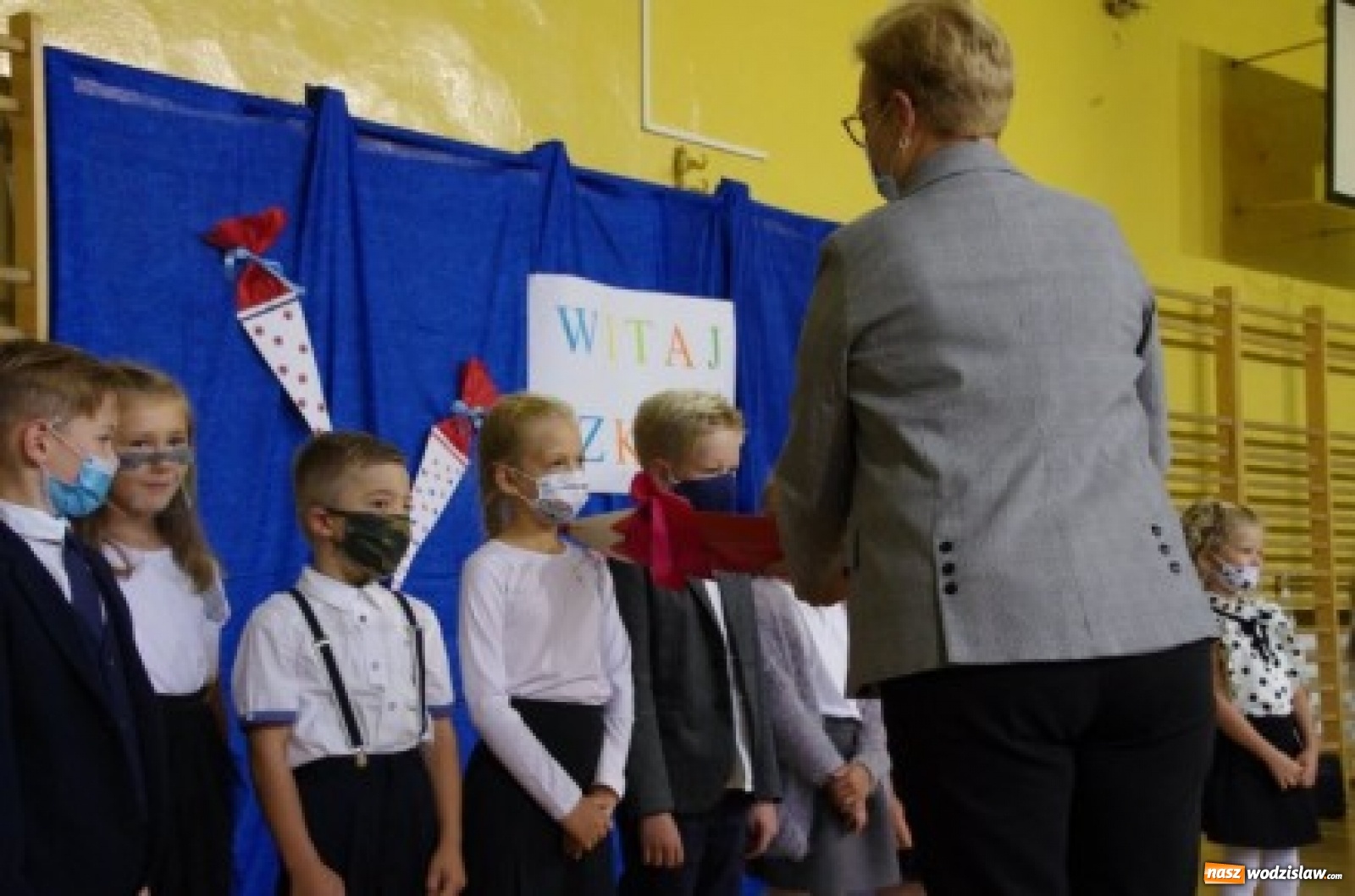 Zdjęcie w galerii na portalu naszwodzislaw.com: Pszowscy uczniowie wrócili do szkół wiadomości z regionu