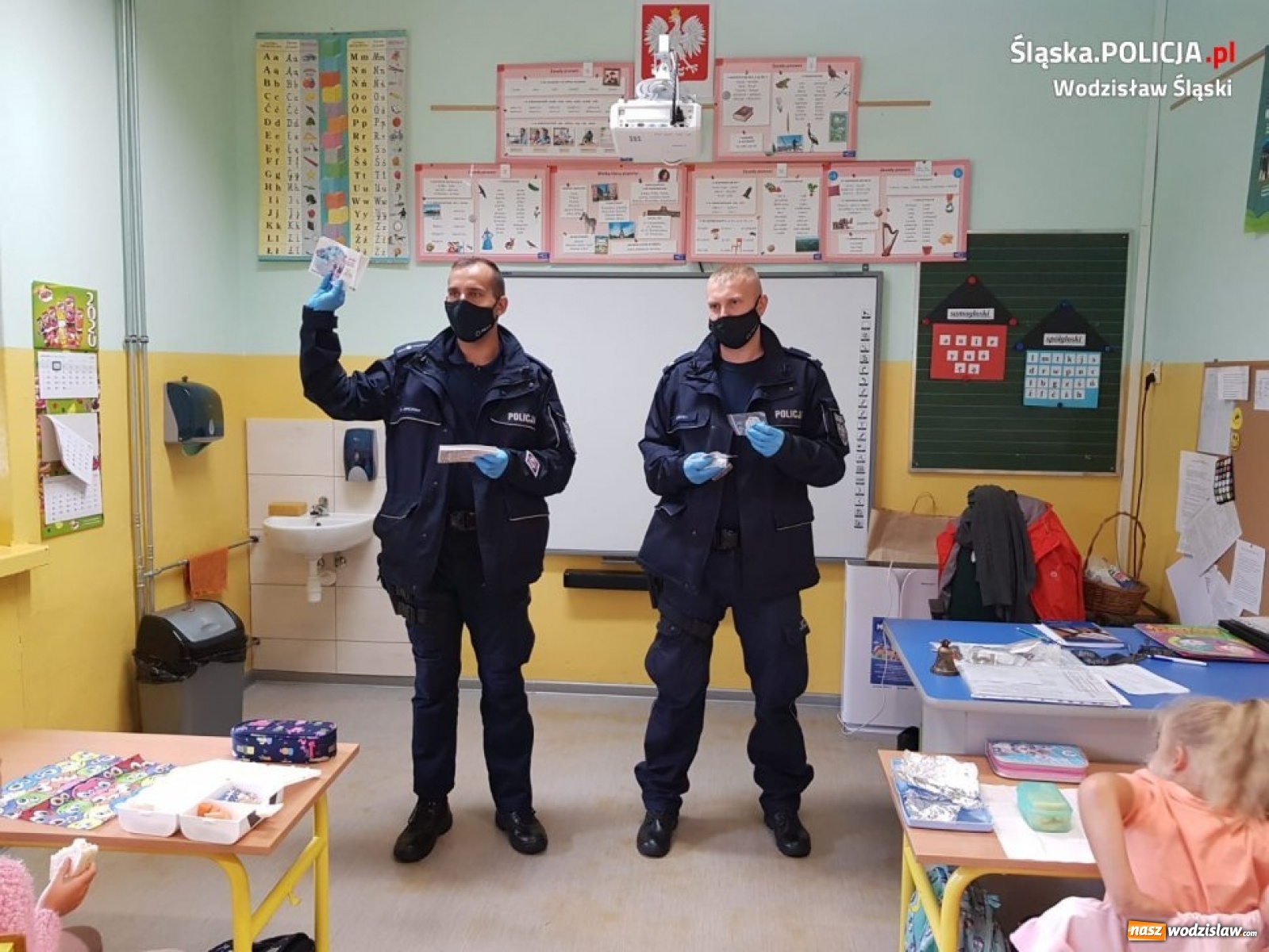 Zdjęcie w galerii na portalu naszwodzislaw.com: Bezpieczna droga do szkoły z wodzisławskimi policjantami wiadomości z regionu