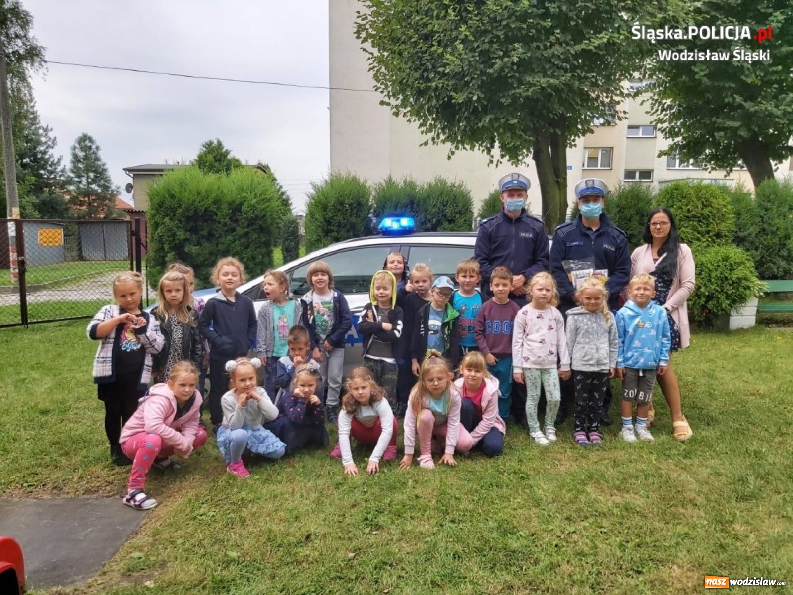 Zdjęcie w galerii na portalu naszwodzislaw.com: Bezpieczna droga do szkoły z wodzisławskimi policjantami wiadomości z regionu