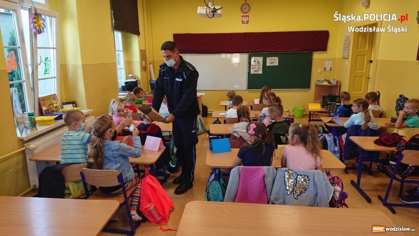 Zdjęcie w galerii na portalu naszwodzislaw.com: Bezpieczna droga do szkoły z wodzisławskimi policjantami wiadomości z regionu