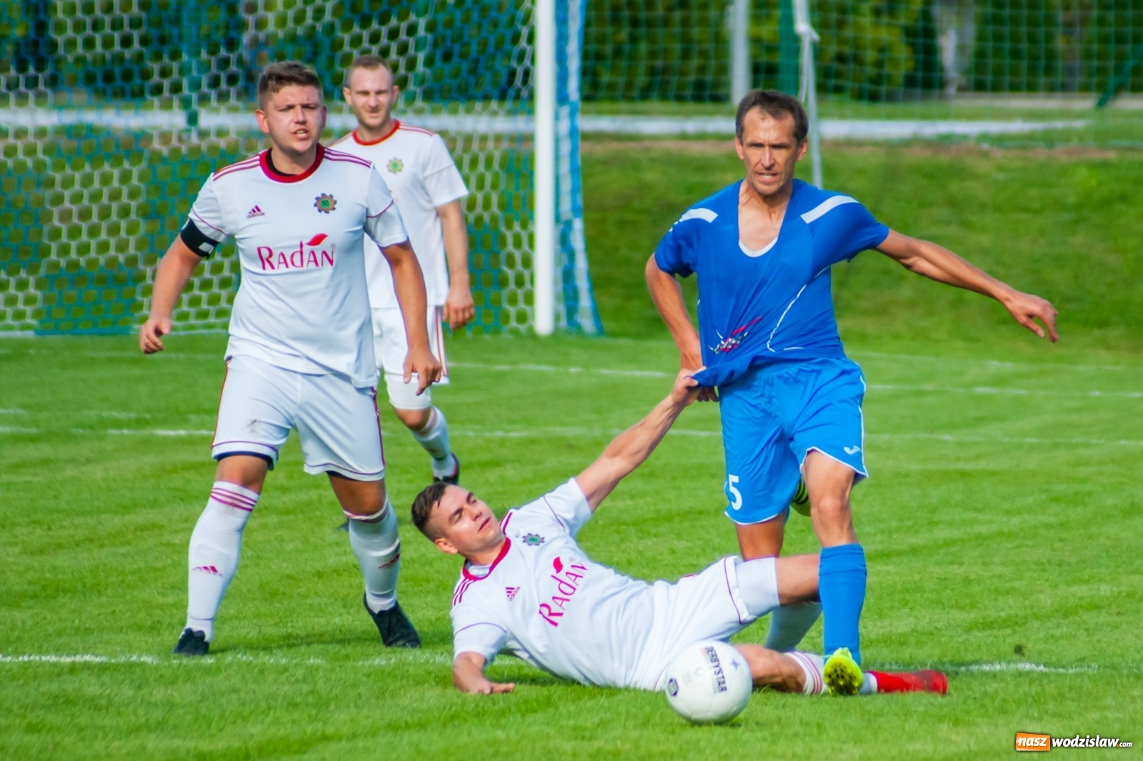 Zdjęcie w galerii na portalu naszwodzislaw.com: A klasa. Totalna demolka w Chałupkach [FOTO i WIDEO] wiadomości z regionu