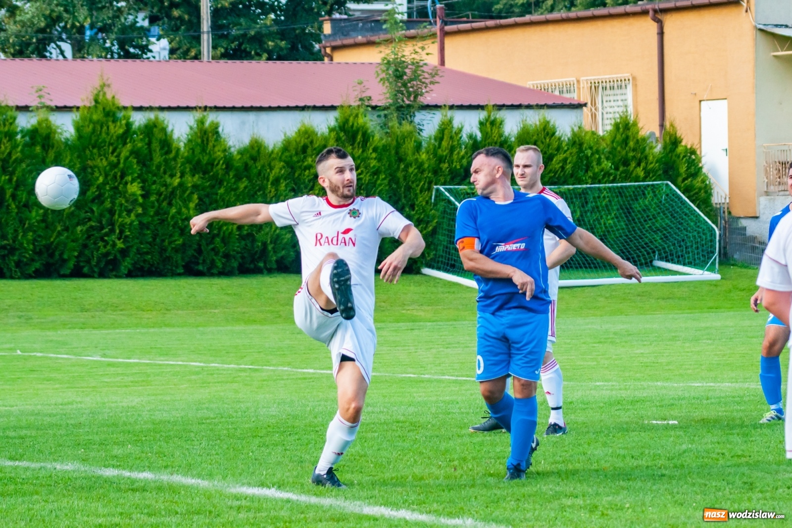 Zdjęcie w galerii na portalu naszwodzislaw.com: A klasa. Totalna demolka w Chałupkach [FOTO i WIDEO] wiadomości z regionu