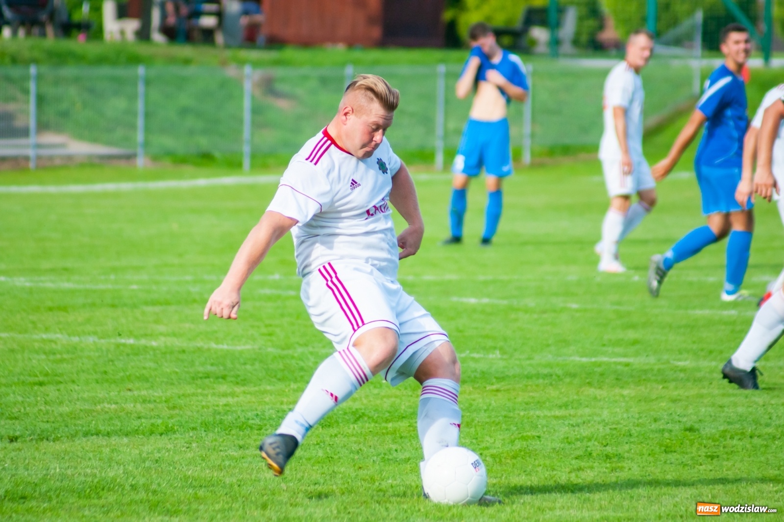 Zdjęcie w galerii na portalu naszwodzislaw.com: A klasa. Totalna demolka w Chałupkach [FOTO i WIDEO] wiadomości z regionu