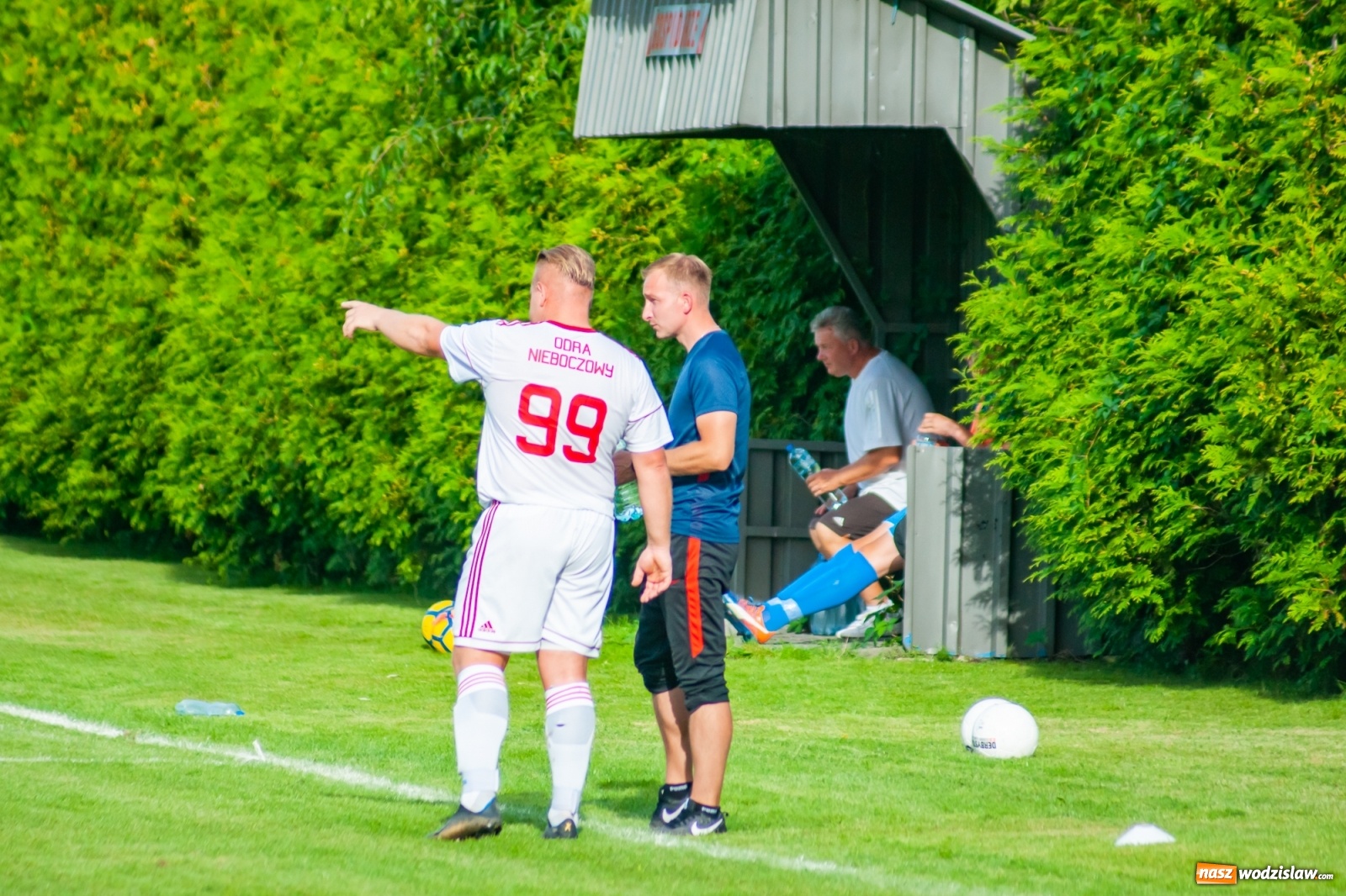 Zdjęcie w galerii na portalu naszwodzislaw.com: A klasa. Totalna demolka w Chałupkach [FOTO i WIDEO] wiadomości z regionu