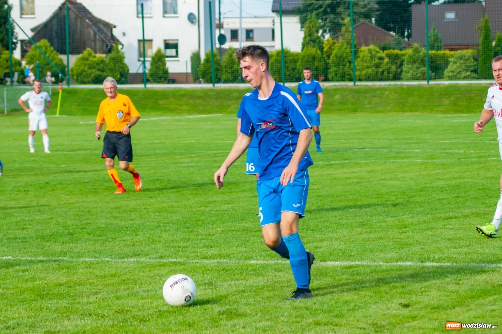 Zdjęcie w galerii na portalu naszwodzislaw.com: A klasa. Totalna demolka w Chałupkach [FOTO i WIDEO] wiadomości z regionu