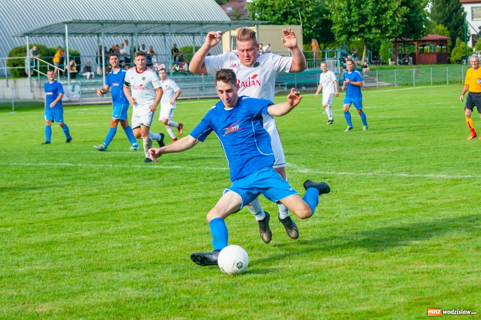 Zdjęcie w galerii na portalu naszwodzislaw.com: A klasa. Totalna demolka w Chałupkach [FOTO i WIDEO] wiadomości z regionu