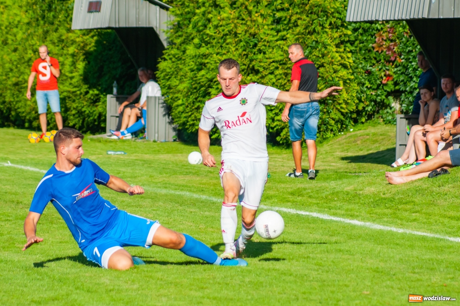 Zdjęcie w galerii na portalu naszwodzislaw.com: A klasa. Totalna demolka w Chałupkach [FOTO i WIDEO] wiadomości z regionu