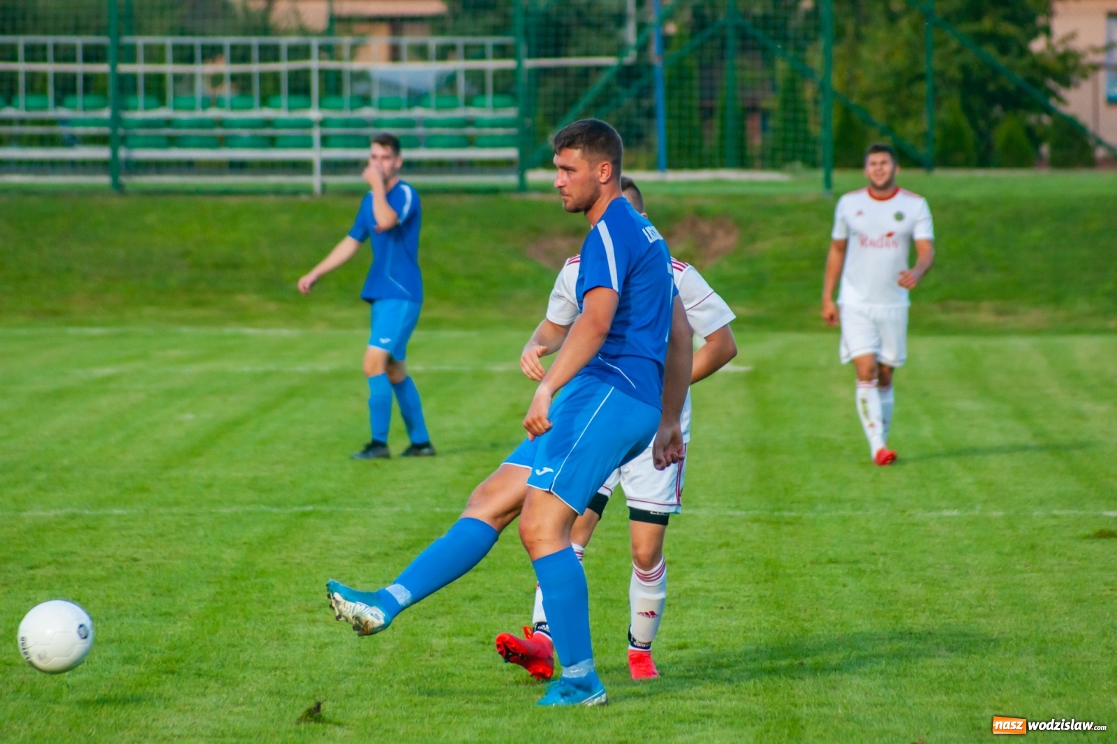 Zdjęcie w galerii na portalu naszwodzislaw.com: A klasa. Totalna demolka w Chałupkach [FOTO i WIDEO] wiadomości z regionu