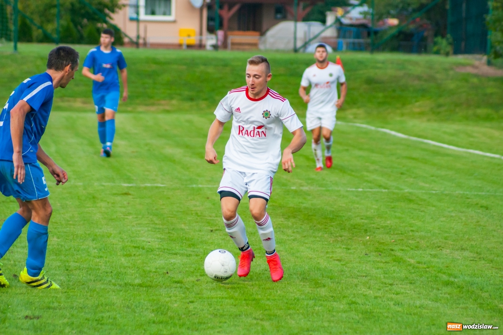 Zdjęcie w galerii na portalu naszwodzislaw.com: A klasa. Totalna demolka w Chałupkach [FOTO i WIDEO] wiadomości z regionu