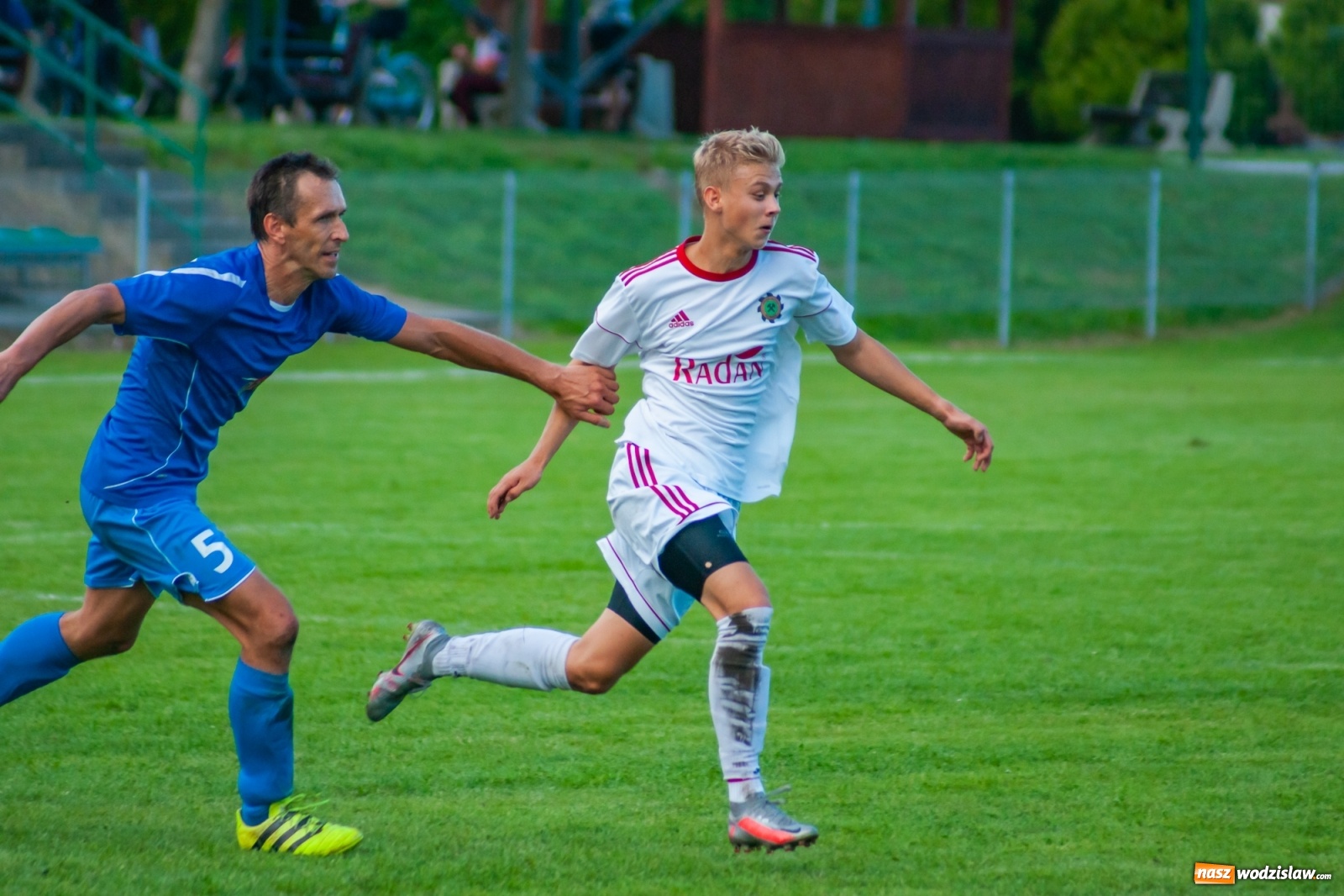 Zdjęcie w galerii na portalu naszwodzislaw.com: A klasa. Totalna demolka w Chałupkach [FOTO i WIDEO] wiadomości z regionu