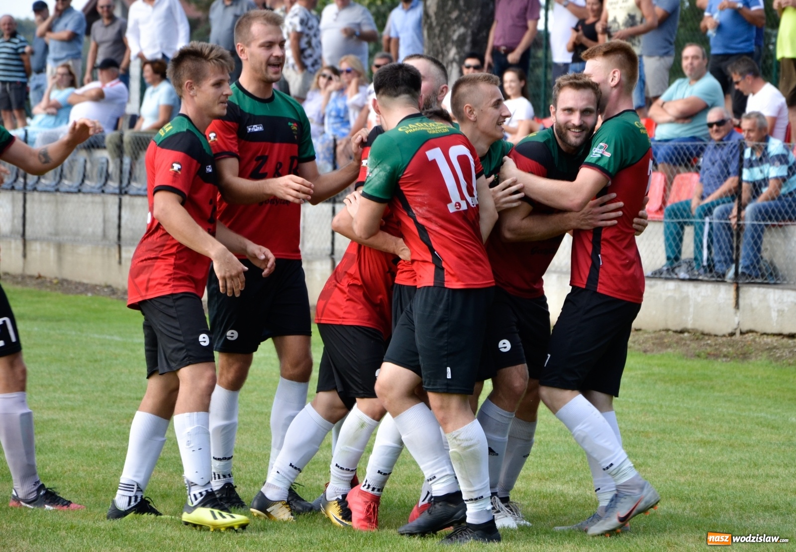 Zdjęcie w galerii na portalu naszwodzislaw.com: Czarni rozbili Tworków i zostali liderem [FOTO] wiadomości z regionu