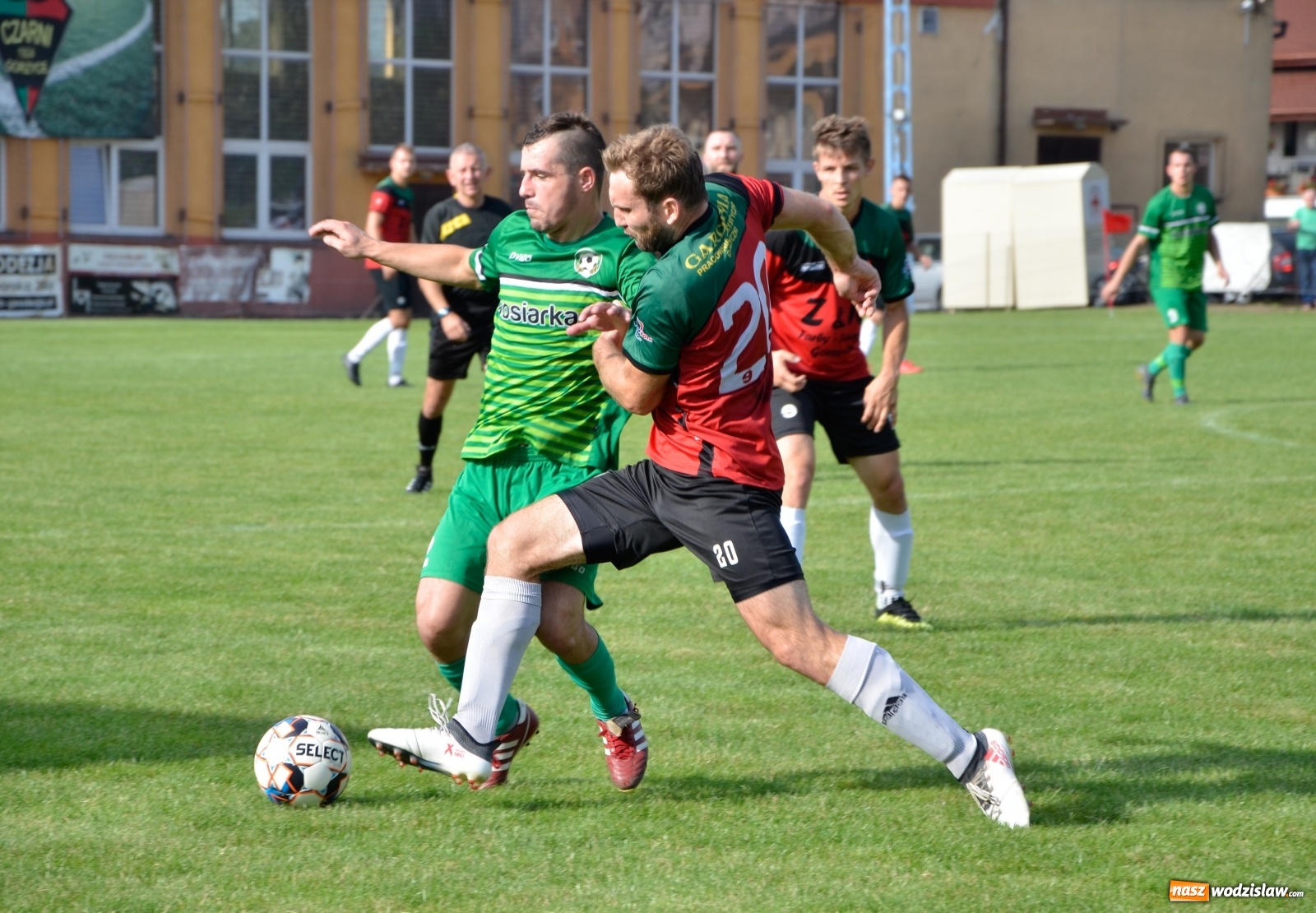 Zdjęcie w galerii na portalu naszwodzislaw.com: Czarni rozbili Tworków i zostali liderem [FOTO] wiadomości z regionu