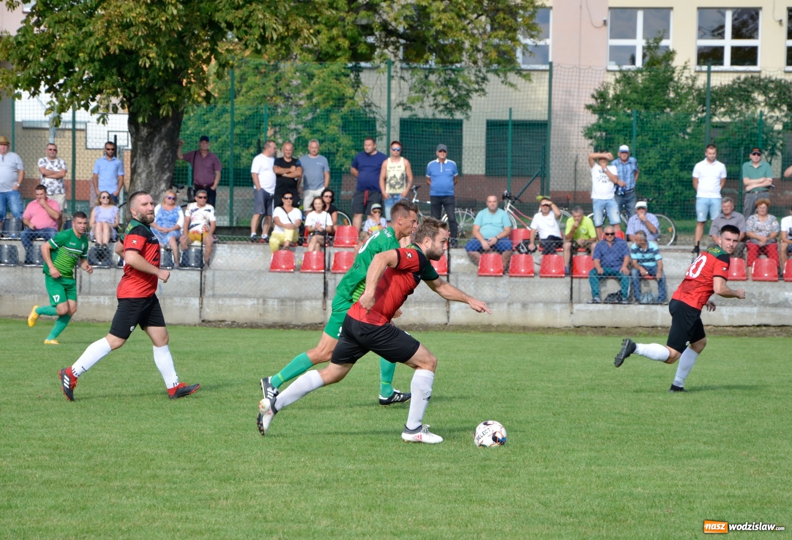 Zdjęcie w galerii na portalu naszwodzislaw.com: Czarni rozbili Tworków i zostali liderem [FOTO] wiadomości z regionu