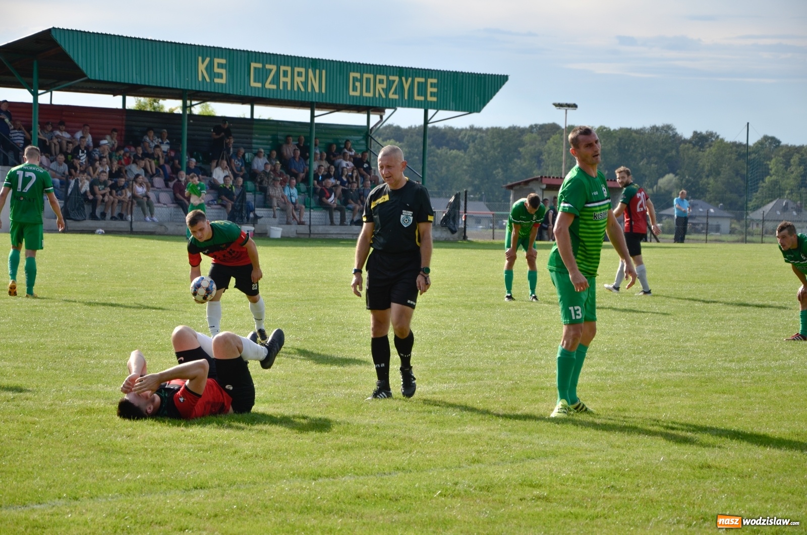 Zdjęcie w galerii na portalu naszwodzislaw.com: Czarni rozbili Tworków i zostali liderem [FOTO] wiadomości z regionu