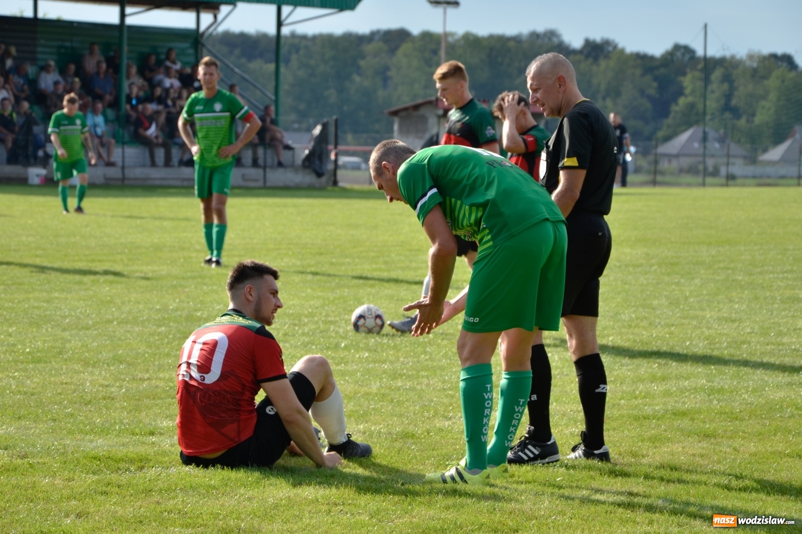 Zdjęcie w galerii na portalu naszwodzislaw.com: Czarni rozbili Tworków i zostali liderem [FOTO] wiadomości z regionu