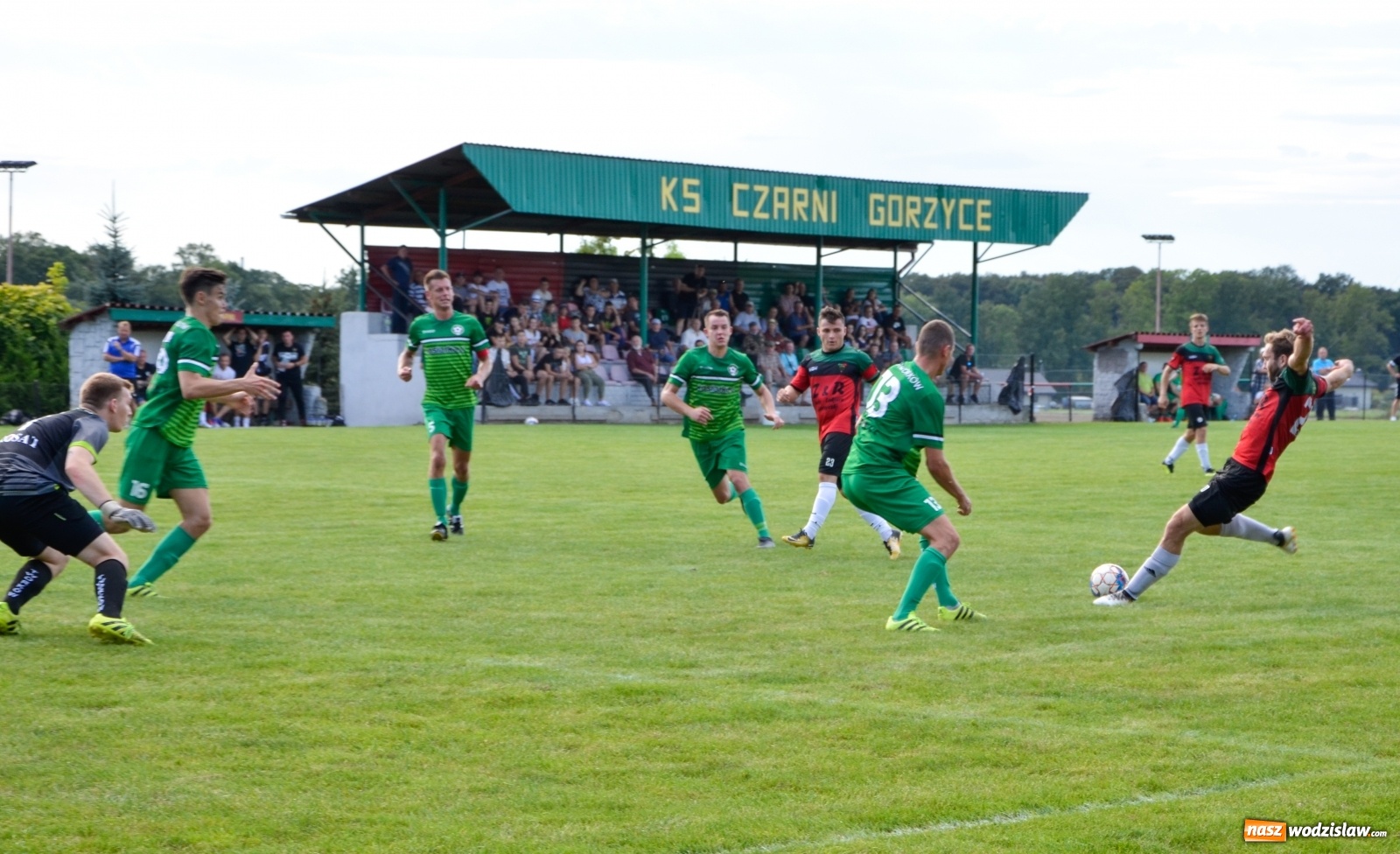 Zdjęcie w galerii na portalu naszwodzislaw.com: Czarni rozbili Tworków i zostali liderem [FOTO] wiadomości z regionu