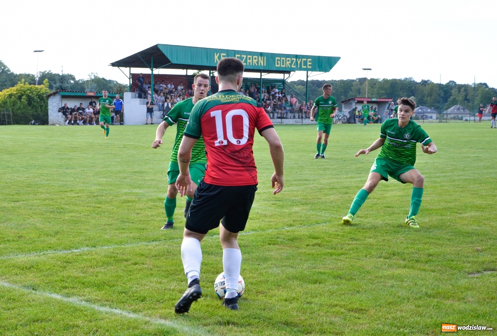 Zdjęcie w galerii na portalu naszwodzislaw.com: Czarni rozbili Tworków i zostali liderem [FOTO] wiadomości z regionu