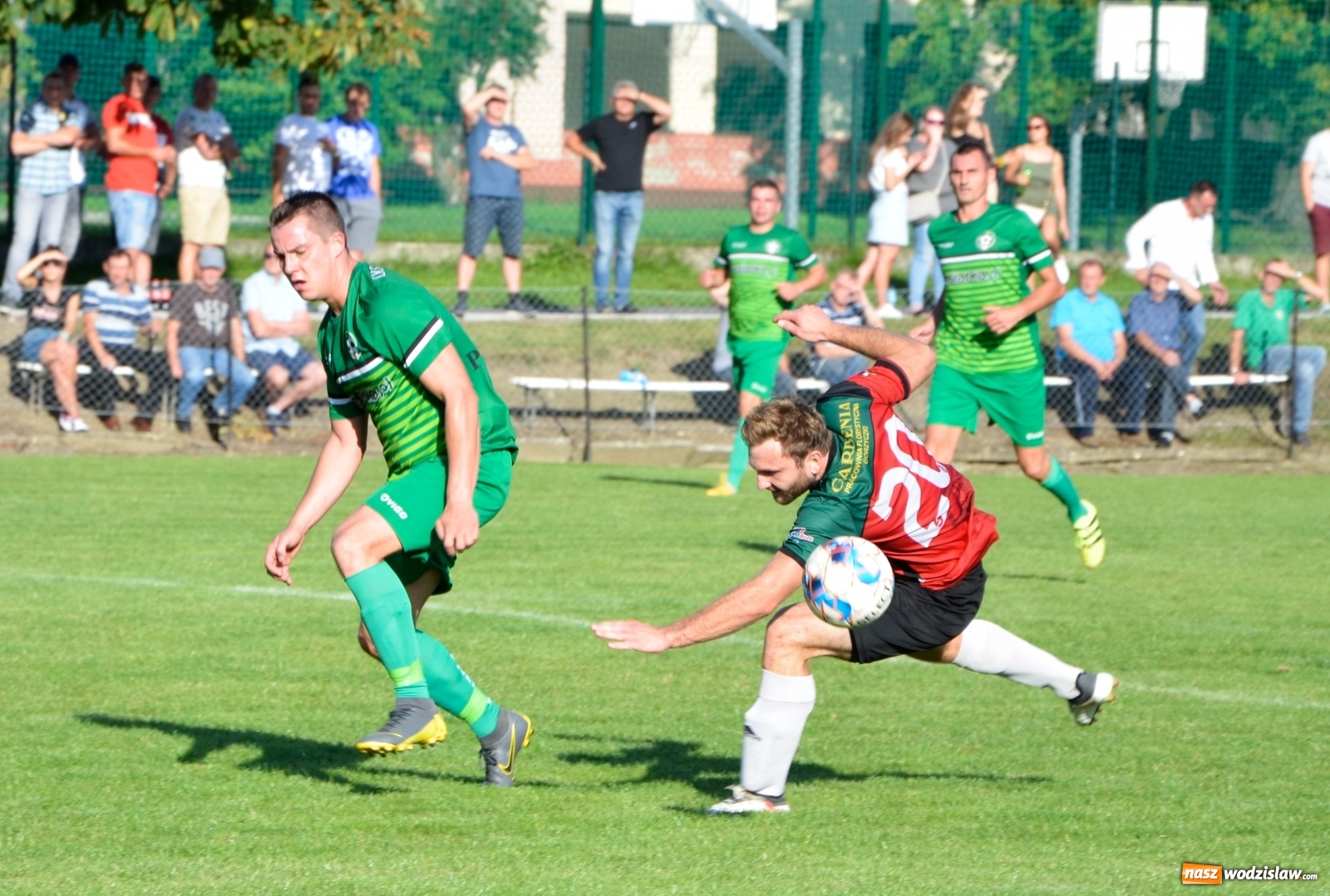 Zdjęcie w galerii na portalu naszwodzislaw.com: Czarni rozbili Tworków i zostali liderem [FOTO] wiadomości z regionu