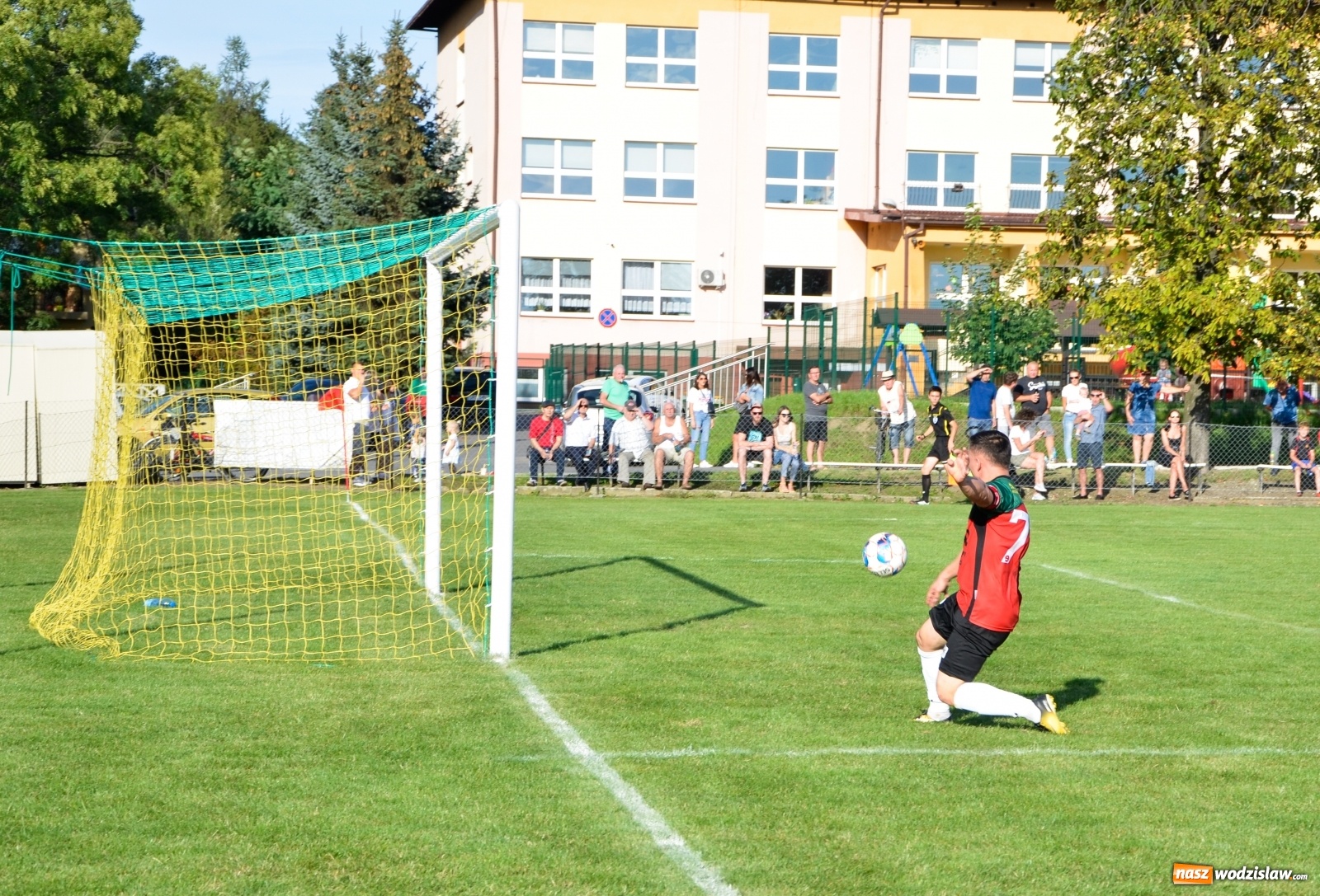Zdjęcie w galerii na portalu naszwodzislaw.com: Czarni rozbili Tworków i zostali liderem [FOTO] wiadomości z regionu