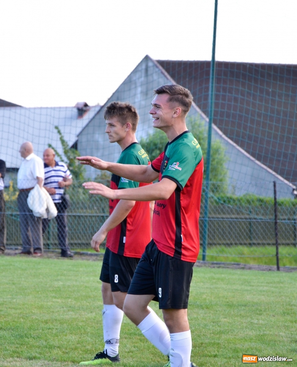 Zdjęcie w galerii na portalu naszwodzislaw.com: Czarni rozbili Tworków i zostali liderem [FOTO] wiadomości z regionu