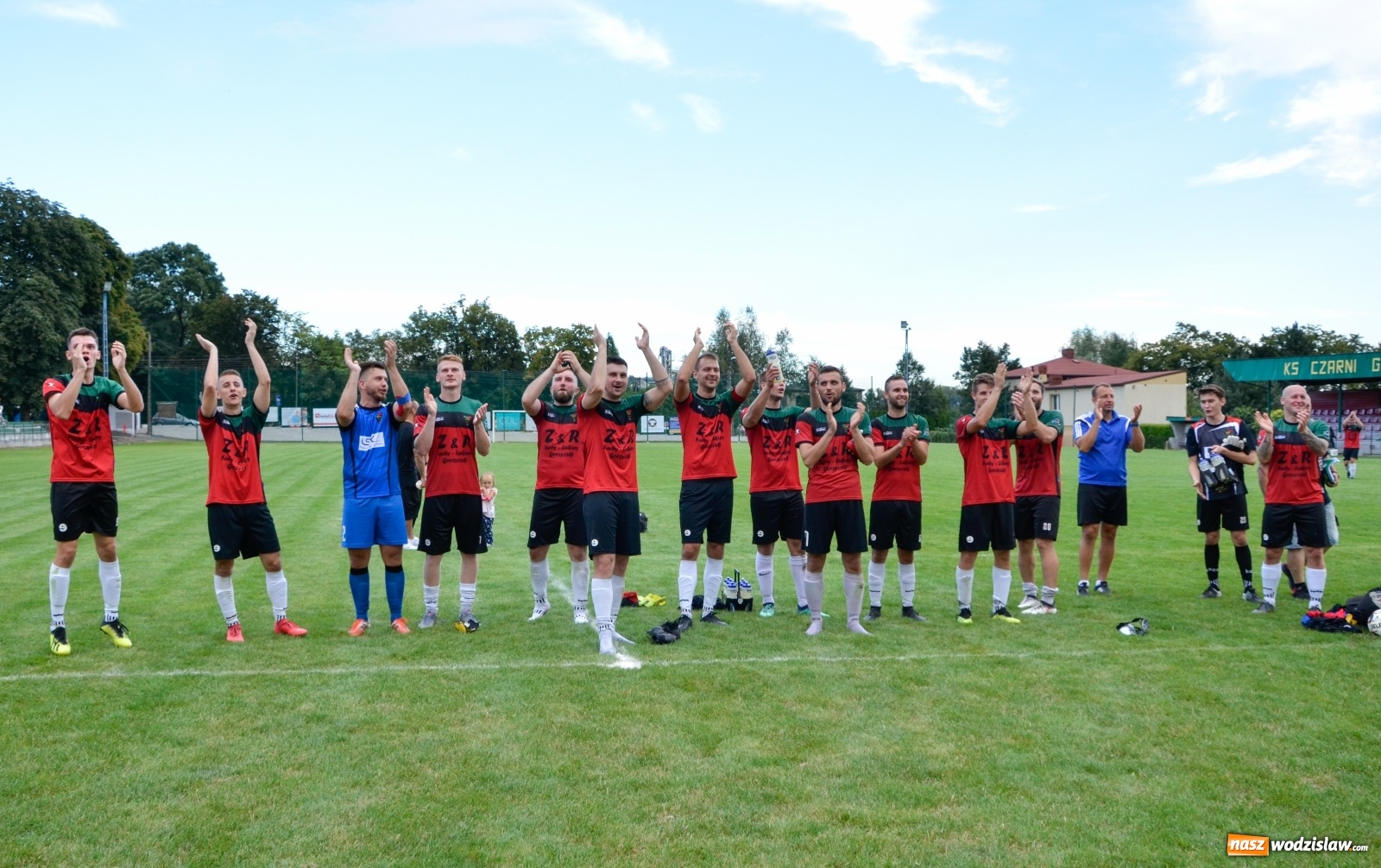 Zdjęcie w galerii na portalu naszwodzislaw.com: Czarni rozbili Tworków i zostali liderem [FOTO] wiadomości z regionu