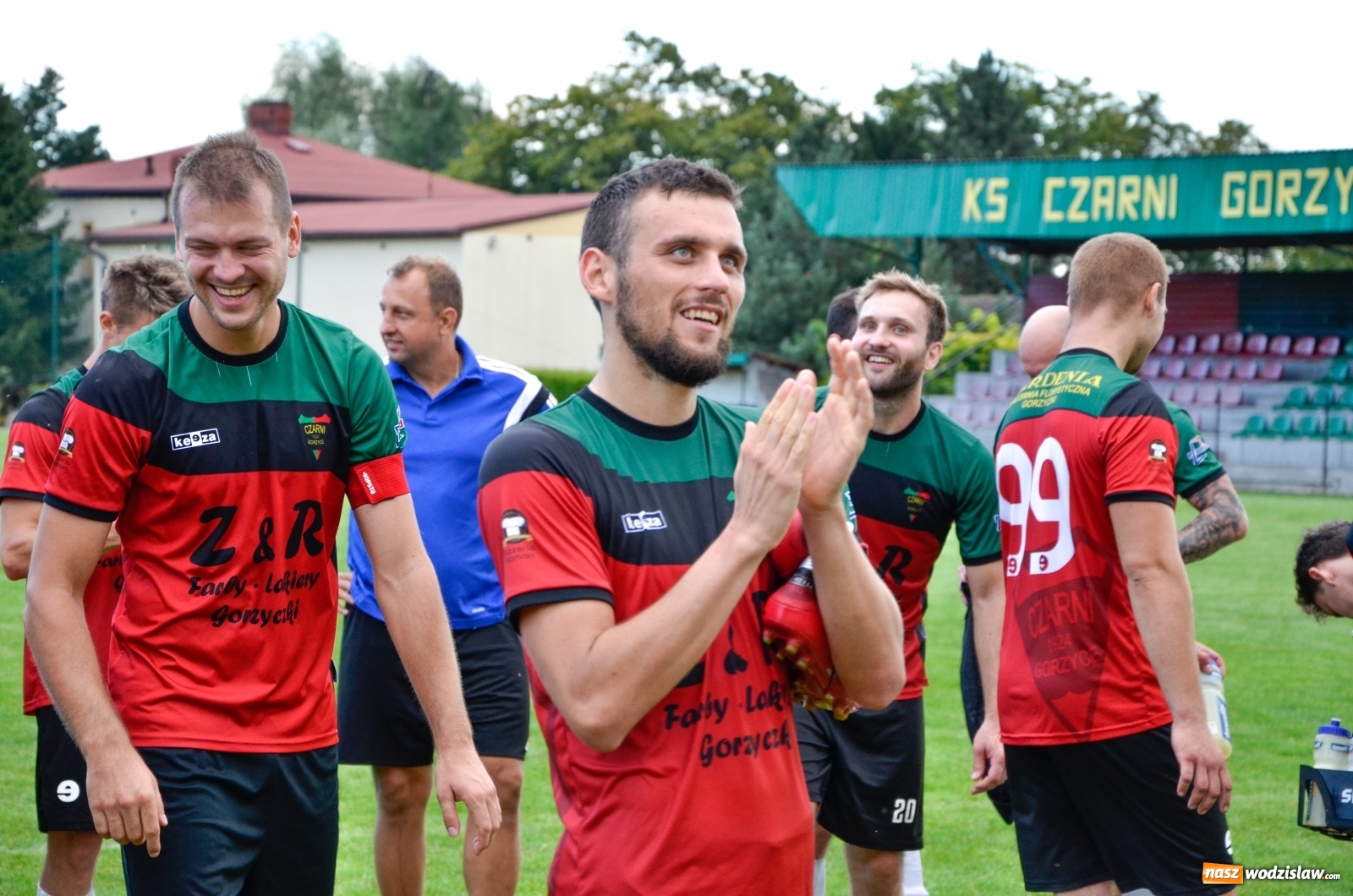 Zdjęcie w galerii na portalu naszwodzislaw.com: Czarni rozbili Tworków i zostali liderem [FOTO] wiadomości z regionu