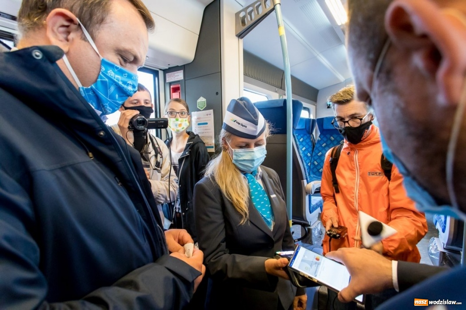 Zdjęcie w galerii na portalu naszwodzislaw.com: W Kolejach Śląskich zapłacisz kartą lub BLIKiem  wiadomości z regionu