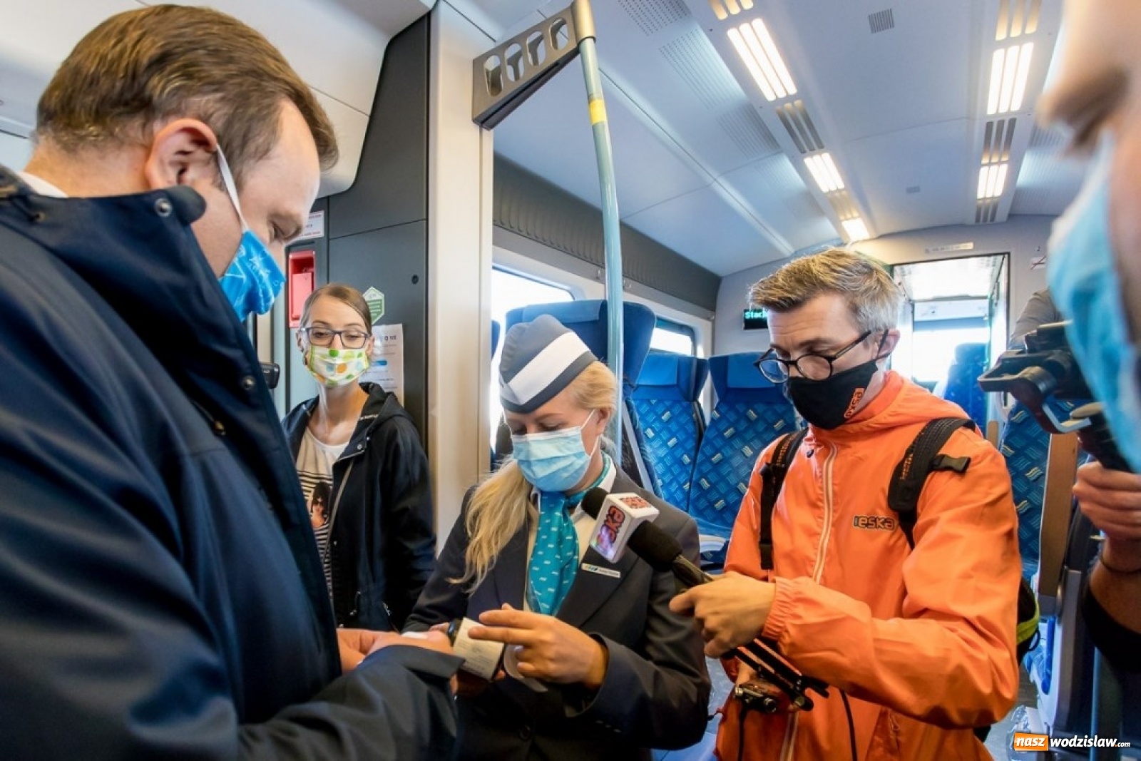 Zdjęcie w galerii na portalu naszwodzislaw.com: W Kolejach Śląskich zapłacisz kartą lub BLIKiem  wiadomości z regionu