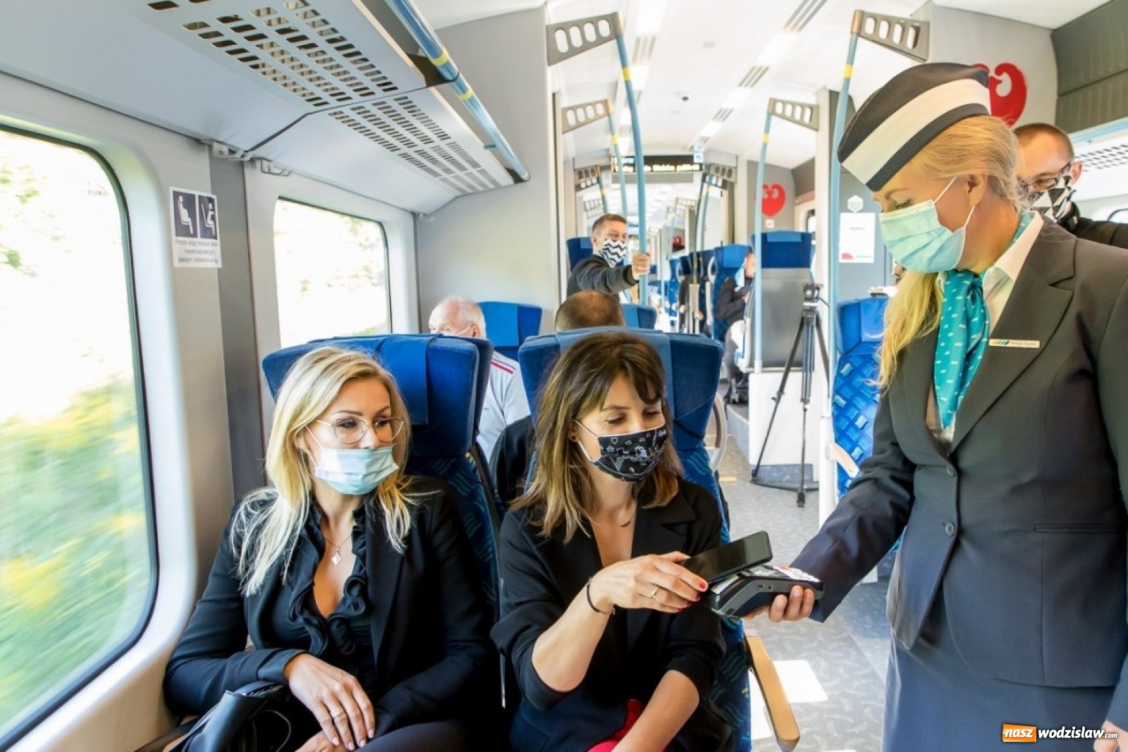 Zdjęcie w galerii na portalu naszwodzislaw.com: W Kolejach Śląskich zapłacisz kartą lub BLIKiem  wiadomości z regionu