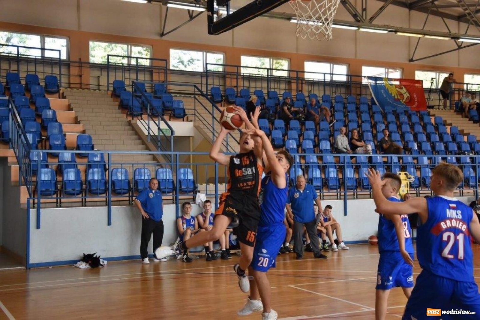 Zdjęcie w galerii na portalu naszwodzislaw.com: Dobry występ koszykarzy MKS Wodzisław w nieoficjalnych mistrzostwach Polski w Radomiu [FOTO] wiadomości z regionu
