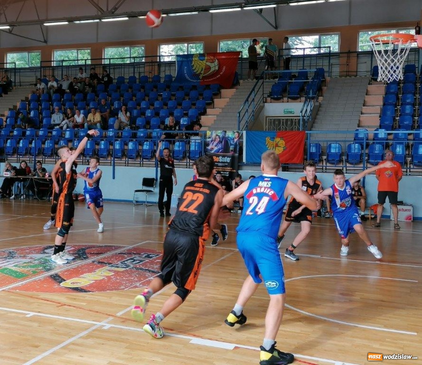 Zdjęcie w galerii na portalu naszwodzislaw.com: Dobry występ koszykarzy MKS Wodzisław w nieoficjalnych mistrzostwach Polski w Radomiu [FOTO] wiadomości z regionu