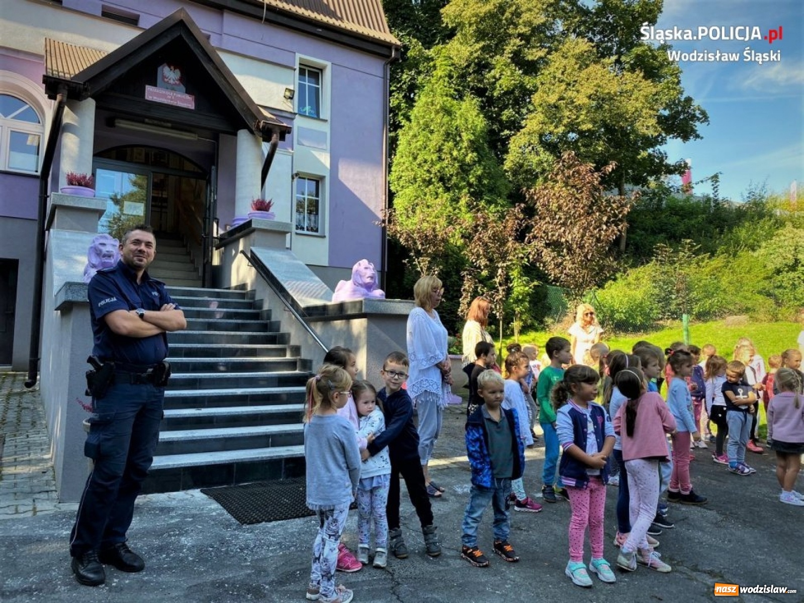 Zdjęcie w galerii na portalu naszwodzislaw.com: Policjanci rozmawiali o bezpieczeństwie z najmłodszymi wiadomości z regionu
