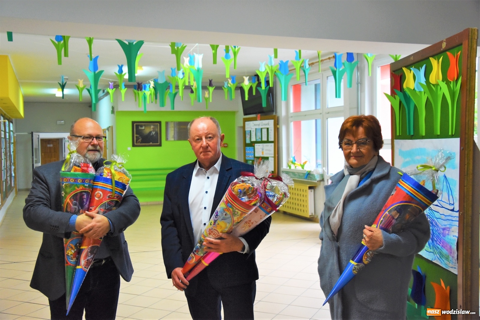 Zdjęcie w galerii na portalu naszwodzislaw.com: Pierwszoklasiści otrzymali tyty od Powiatu wiadomości z regionu