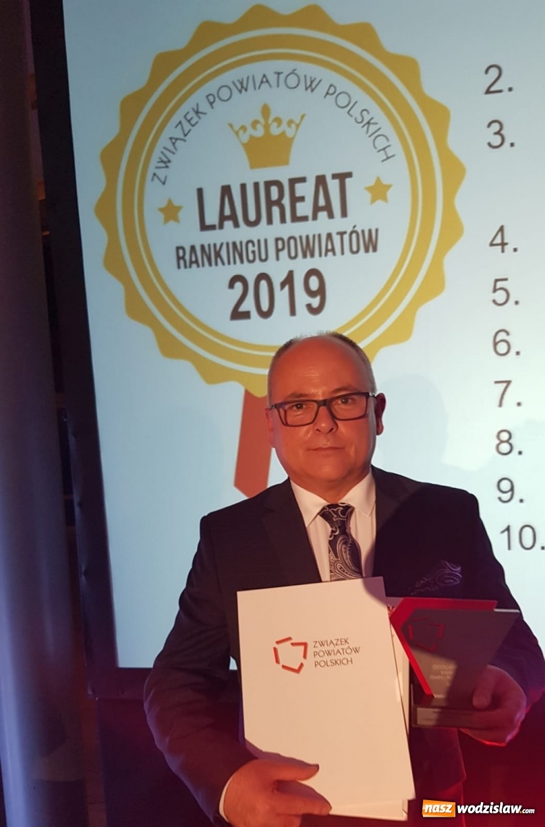 Zdjęcie w galerii na portalu naszwodzislaw.com: Powiat Wodzisławski z laurem Związku Powiatów Polskich wiadomości z regionu