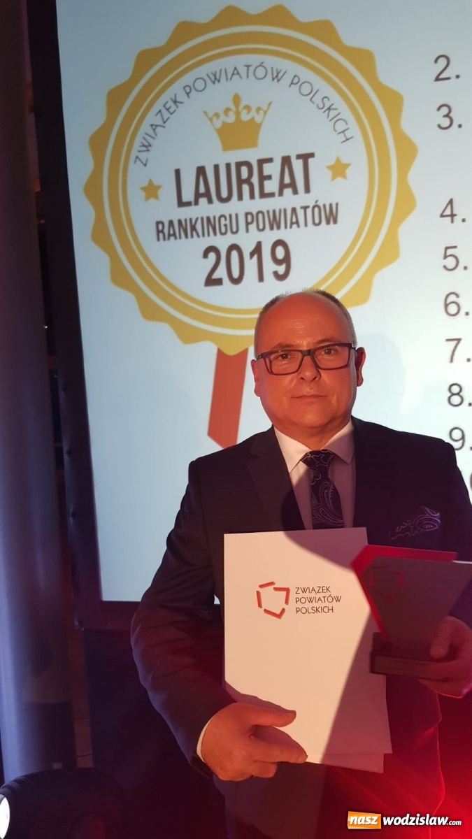 Zdjęcie w galerii na portalu naszwodzislaw.com: Powiat Wodzisławski z laurem Związku Powiatów Polskich wiadomości z regionu