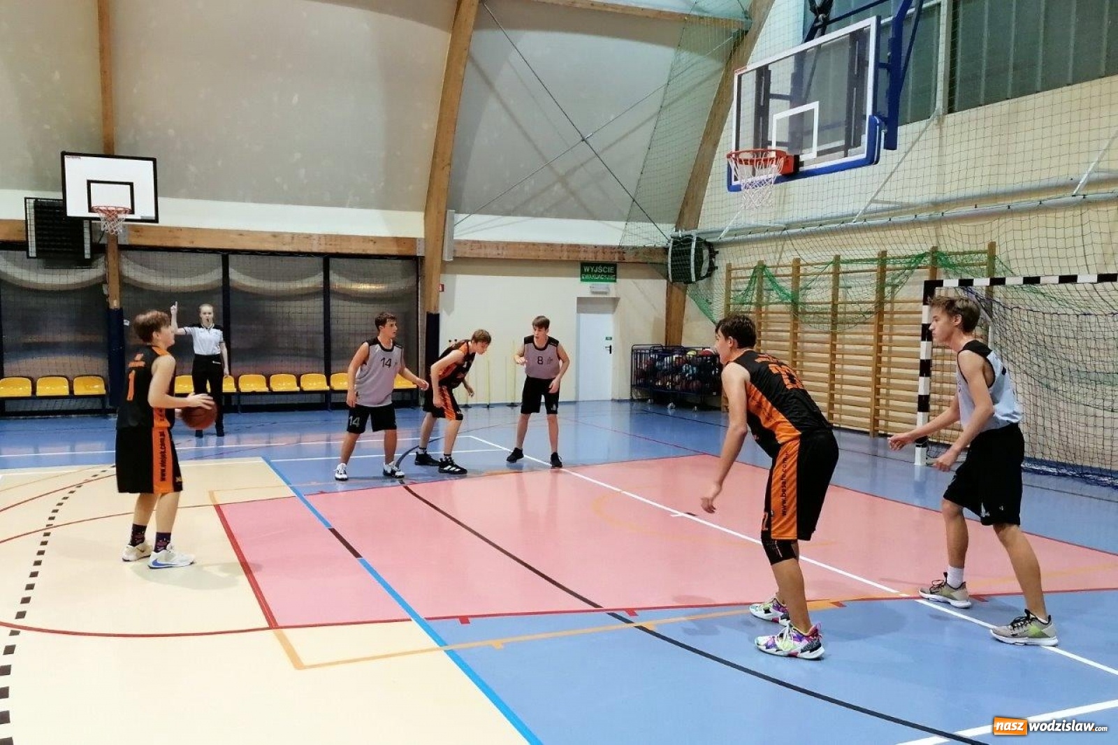 Zdjęcie w galerii na portalu naszwodzislaw.com: Wysoka wygrana koszykarzy MKS Wodzisław na początek sezonu  wiadomości z regionu