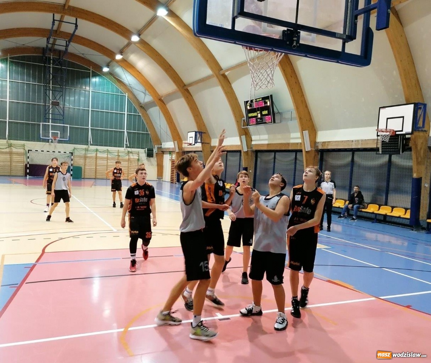 Zdjęcie w galerii na portalu naszwodzislaw.com: Wysoka wygrana koszykarzy MKS Wodzisław na początek sezonu  wiadomości z regionu