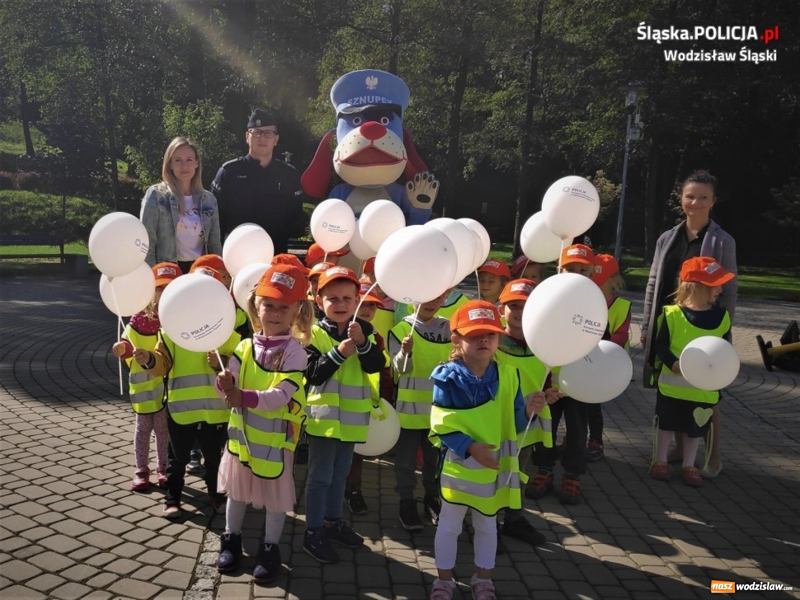 Zdjęcie w galerii na portalu naszwodzislaw.com: Policjanci apelują. Bądź widoczny na drodze! wiadomości z regionu