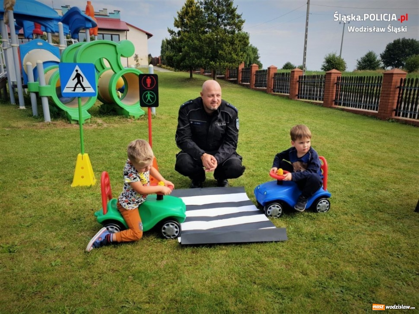 Zdjęcie w galerii na portalu naszwodzislaw.com: Policjanci apelują. Bądź widoczny na drodze! wiadomości z regionu