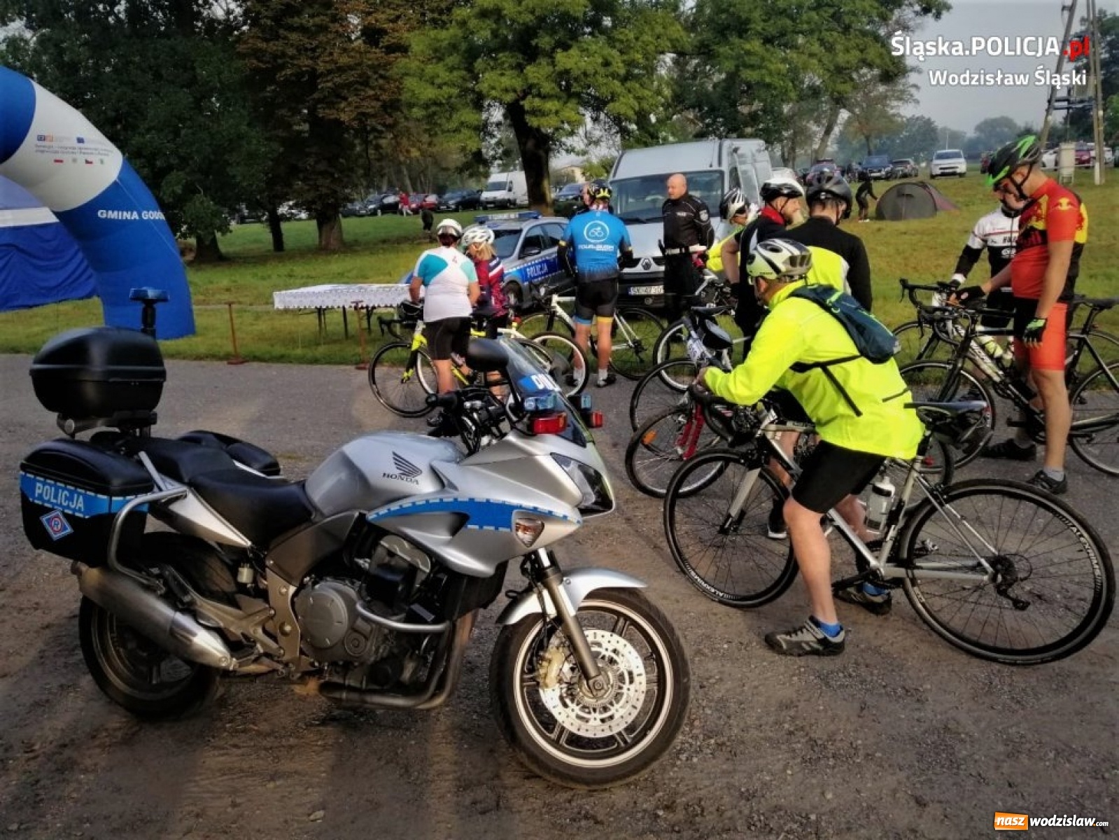 Zdjęcie w galerii na portalu naszwodzislaw.com: Policjanci apelują. Bądź widoczny na drodze! wiadomości z regionu