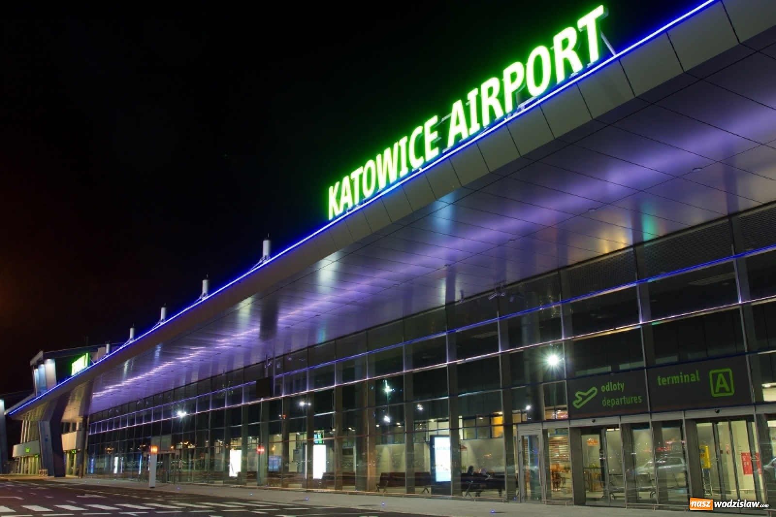 Zdjęcie w galerii na portalu naszwodzislaw.com: Dwoje cudzoziemców przyleciało do Polski z nie swoimi dokumentami wiadomości z regionu