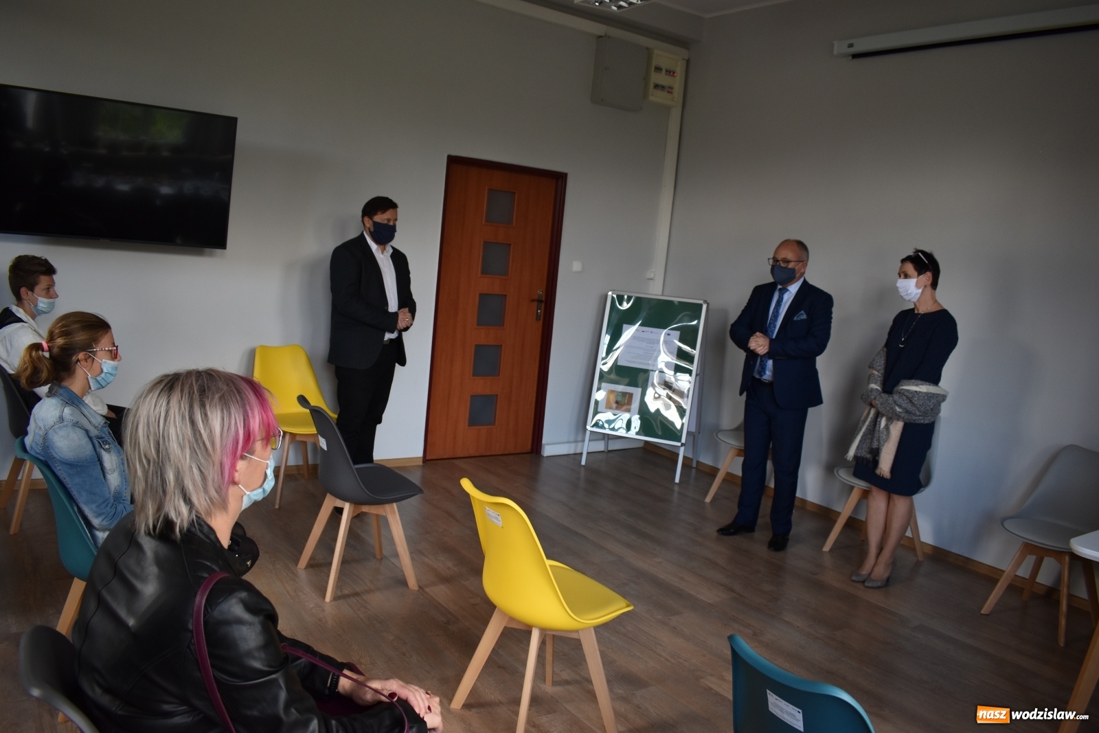 Zdjęcie w galerii na portalu naszwodzislaw.com: Rodziny zastępcze i domy dziecka otrzymały komputery wiadomości z regionu