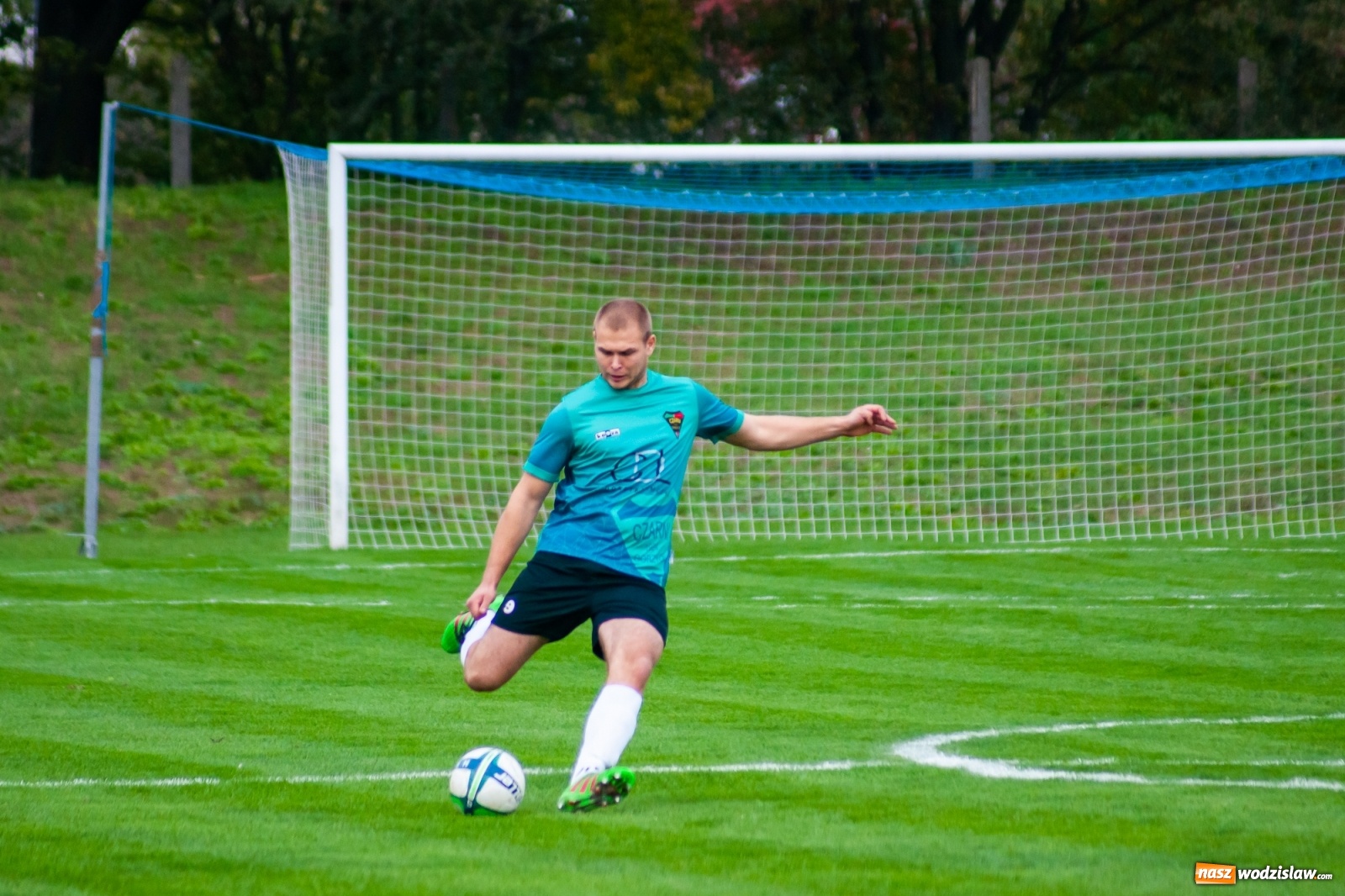 Zdjęcie w galerii na portalu naszwodzislaw.com: Tomasz Kukla uratował punkt dla Czarnych z Gorzyc [FOTO] wiadomości z regionu