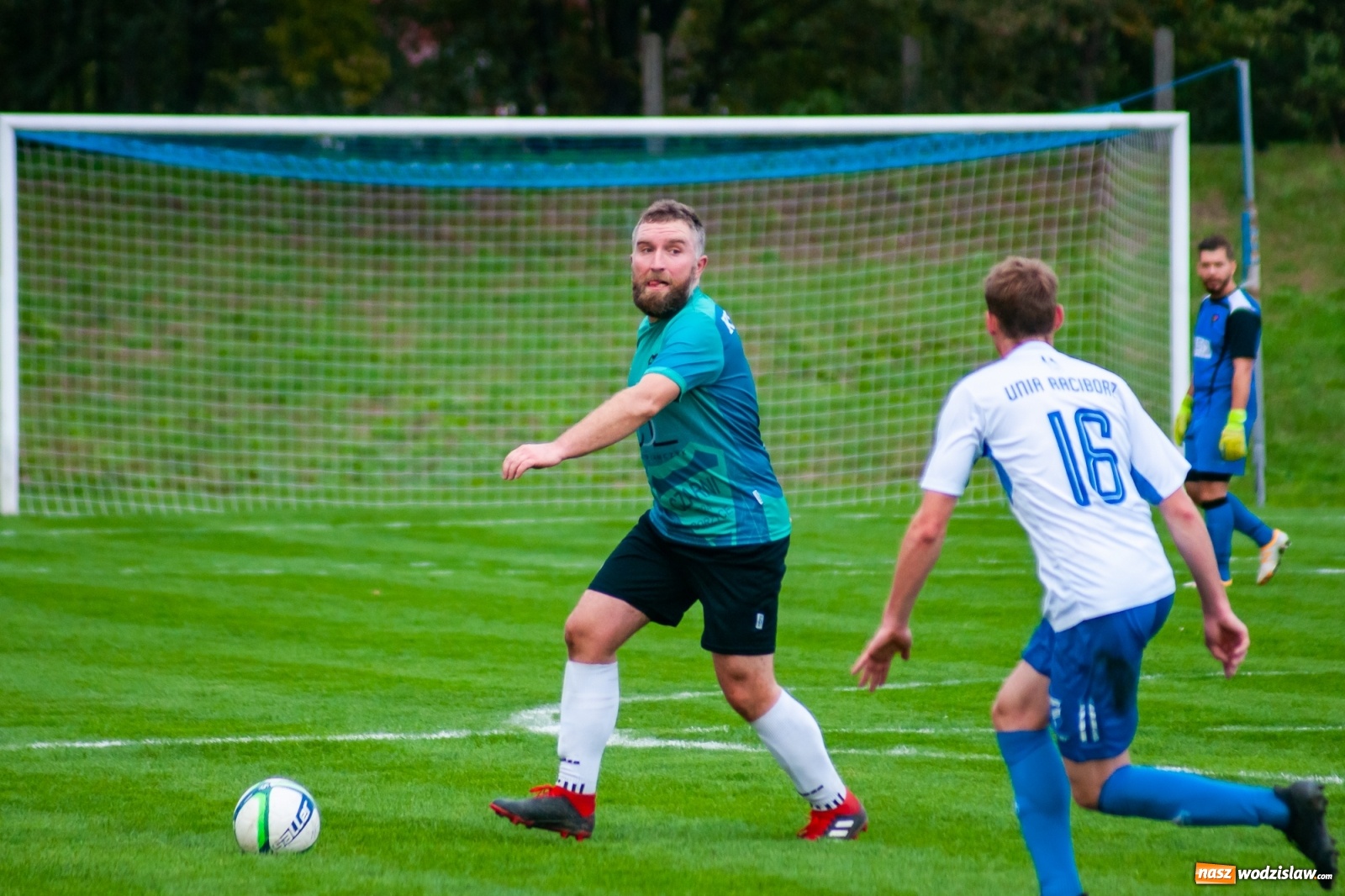 Zdjęcie w galerii na portalu naszwodzislaw.com: Tomasz Kukla uratował punkt dla Czarnych z Gorzyc [FOTO] wiadomości z regionu