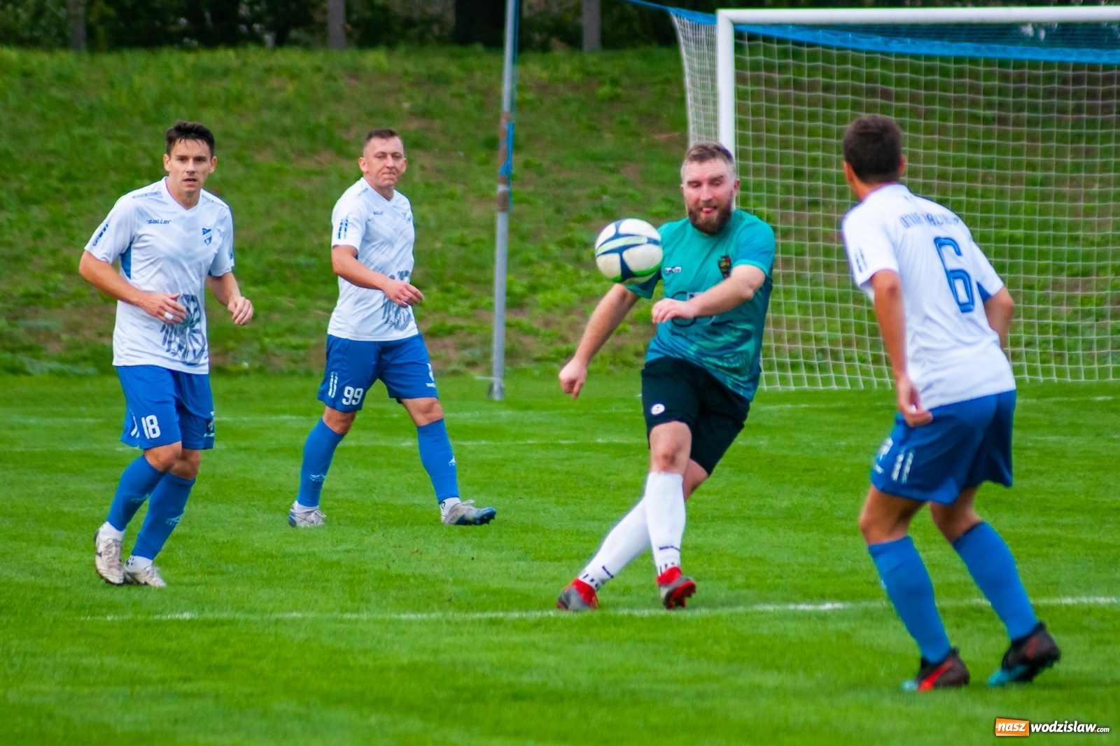 Zdjęcie w galerii na portalu naszwodzislaw.com: Tomasz Kukla uratował punkt dla Czarnych z Gorzyc [FOTO] wiadomości z regionu