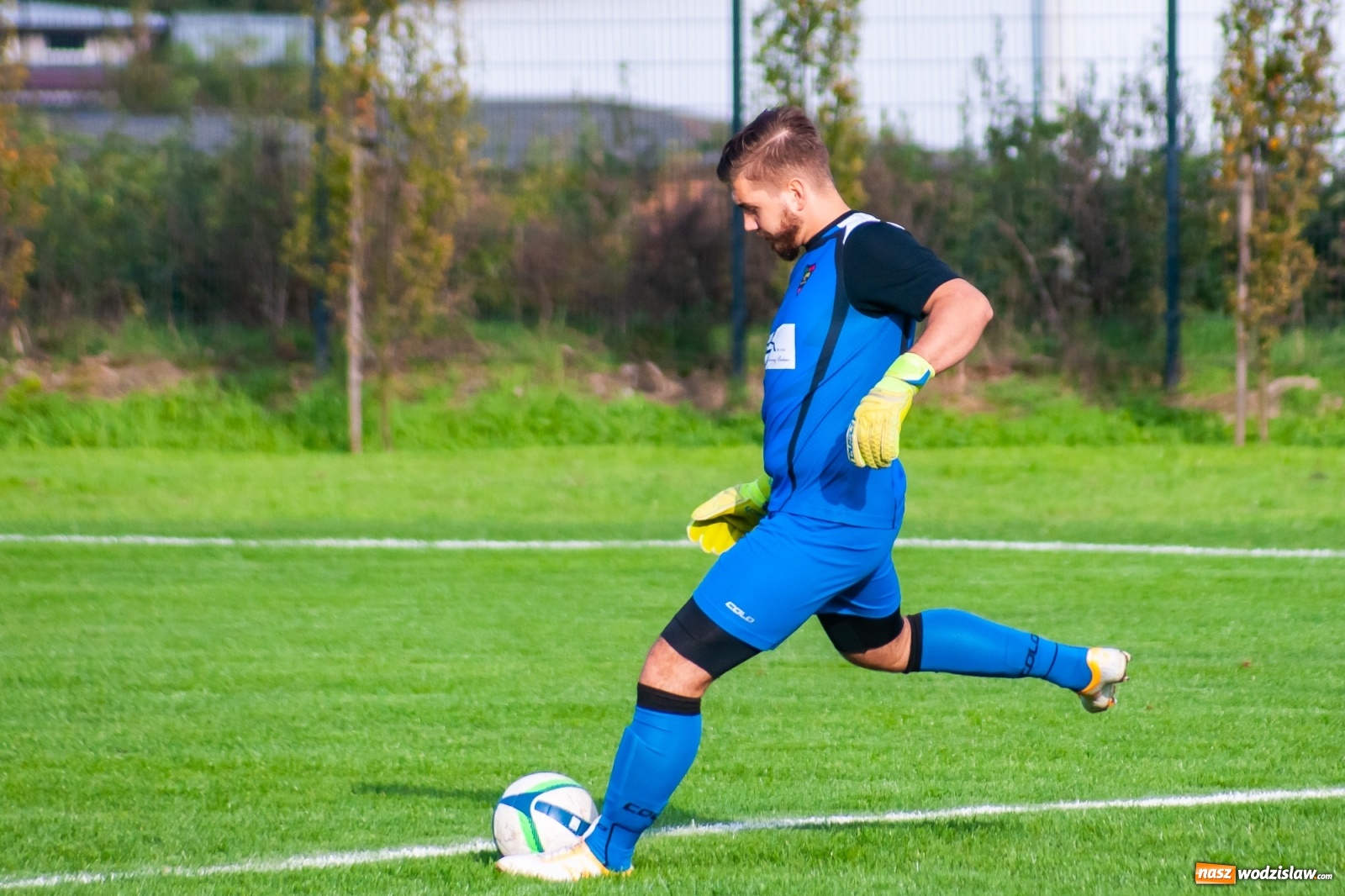 Zdjęcie w galerii na portalu naszwodzislaw.com: Tomasz Kukla uratował punkt dla Czarnych z Gorzyc [FOTO] wiadomości z regionu