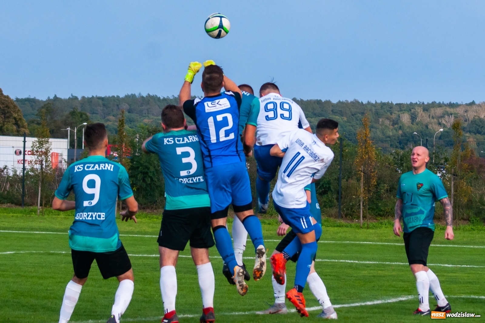 Zdjęcie w galerii na portalu naszwodzislaw.com: Tomasz Kukla uratował punkt dla Czarnych z Gorzyc [FOTO] wiadomości z regionu