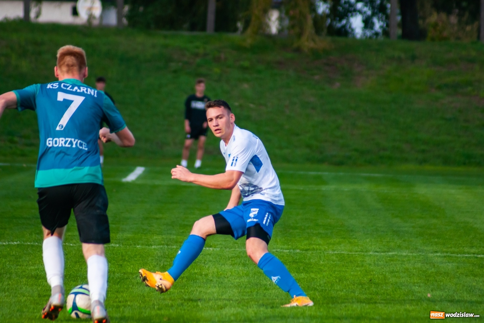 Zdjęcie w galerii na portalu naszwodzislaw.com: Tomasz Kukla uratował punkt dla Czarnych z Gorzyc [FOTO] wiadomości z regionu