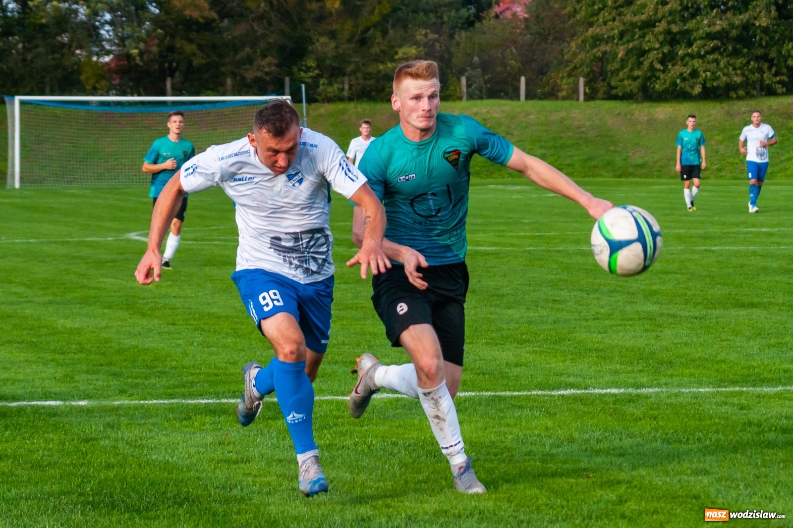Zdjęcie w galerii na portalu naszwodzislaw.com: Tomasz Kukla uratował punkt dla Czarnych z Gorzyc [FOTO] wiadomości z regionu